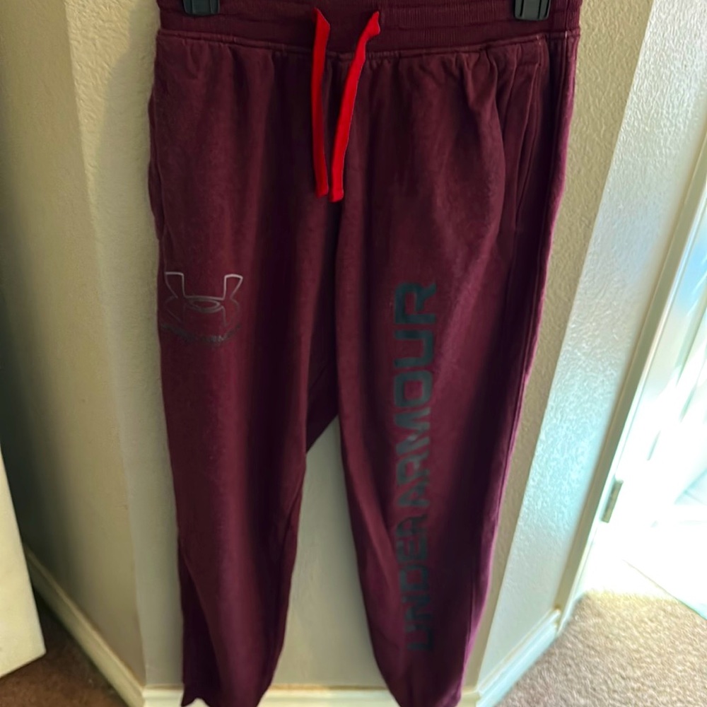 Maroon under Armour sweatpants